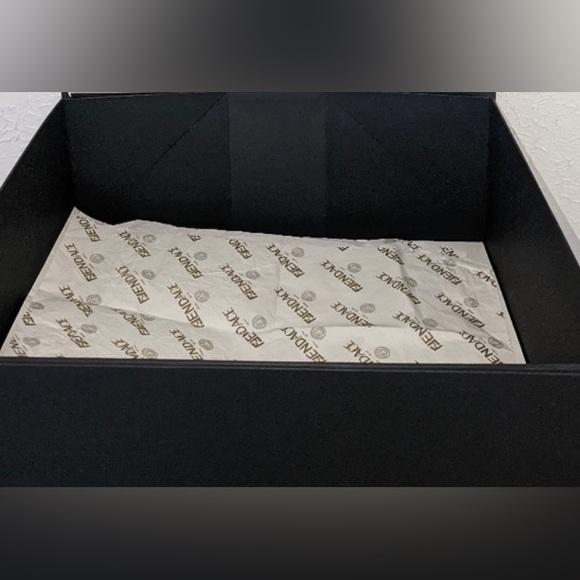 🔥FENDACE FENDI × VERSACE 15"×11"×6"
HUGE XL Empty Box🔥 - Picture 5 of 13